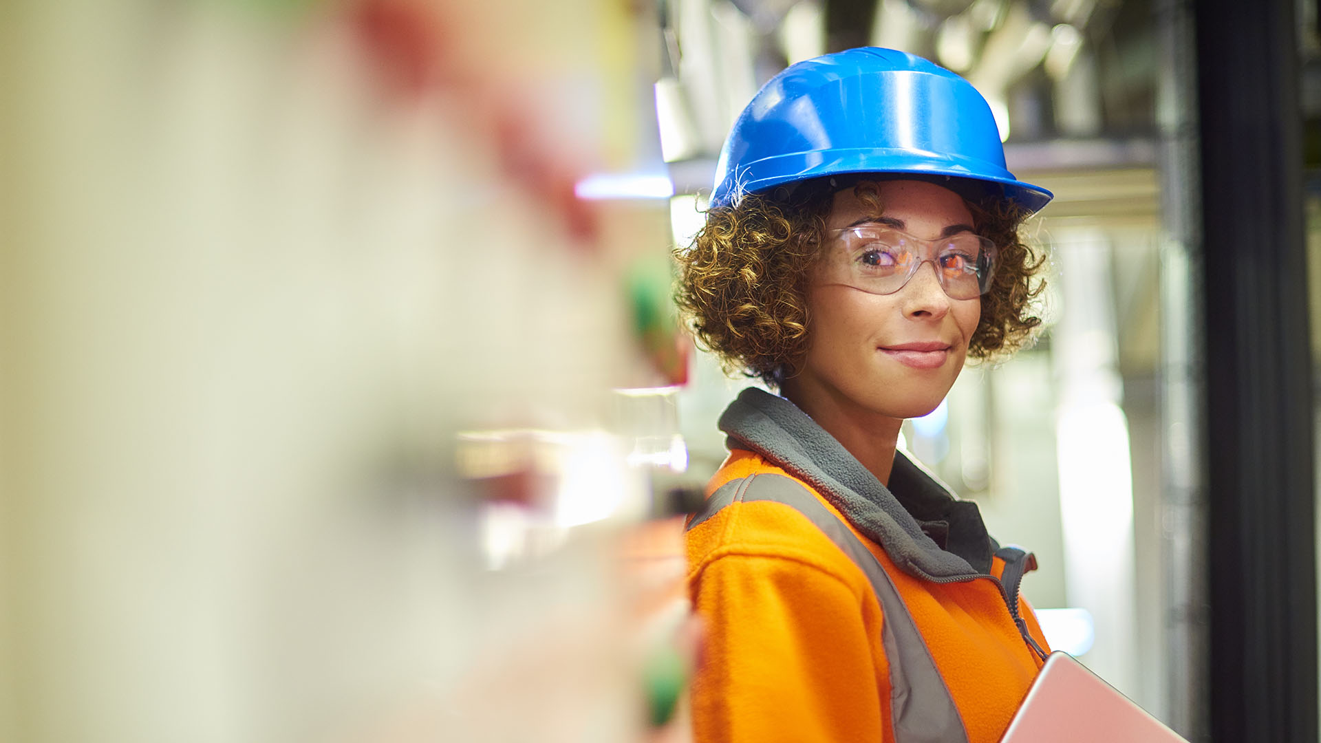 female worker about to use the paid leave oregon website