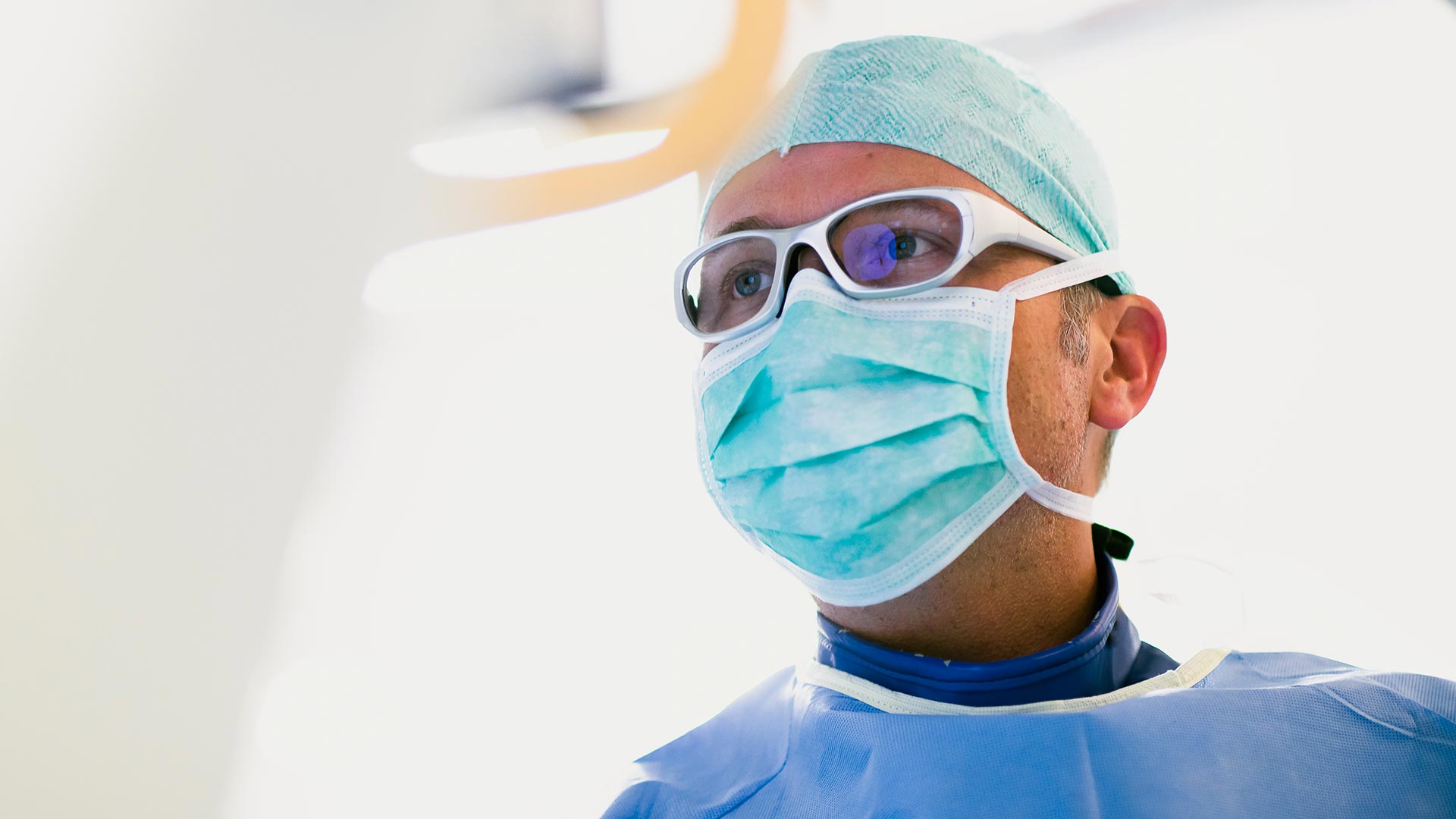 doctor with surgical glasses and mask
